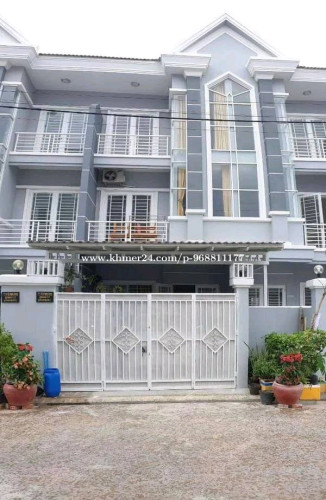 ផ្ទះវីឡាកូនកាត់ សម្រាប់លក់ប្រញាប់ខ្លាំងក្នុងបុរីភ្នំពេញសុខសាន្ត7