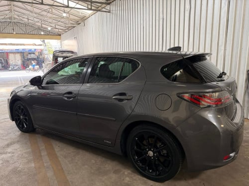 ទេីបរៀបចំហេីយក្ដៅៗ lexus ct 200h full premium 2102 up f-sport