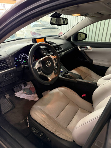 ទេីបរៀបចំហេីយក្ដៅៗ lexus ct 200h full premium 2102 up f-sport