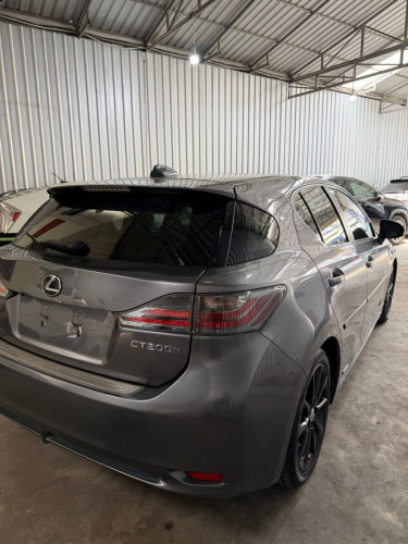 ទេីបរៀបចំហេីយក្ដៅៗ lexus ct 200h full premium 2102 up f-sport