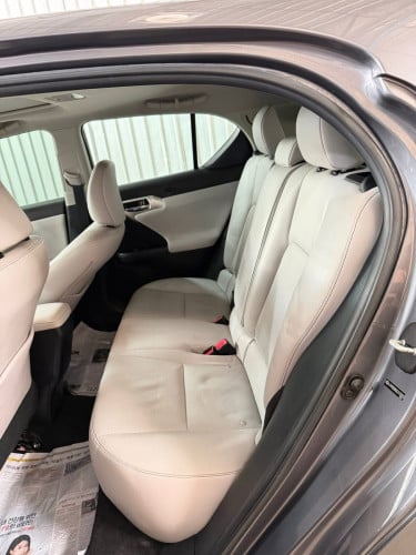 ទេីបរៀបចំហេីយក្ដៅៗ lexus ct 200h full premium 2102 up f-sport