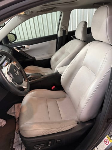ទេីបរៀបចំហេីយក្ដៅៗ lexus ct 200h full premium 2102 up f-sport