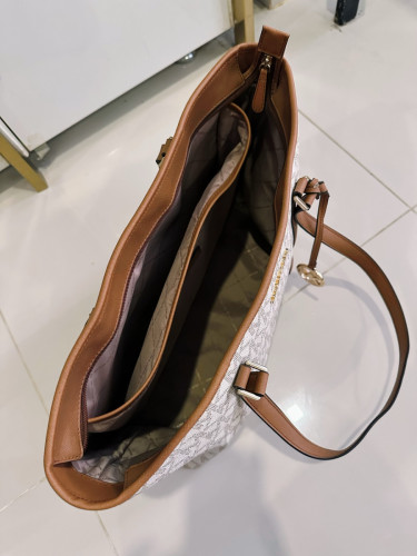 កាបូប​ MK Shopping 42cm លក់