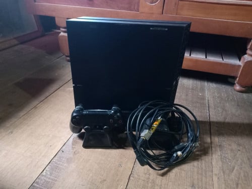 លក់ps4 fat jailbreak 500g ដៃហ្សុីន1