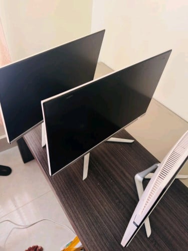 Core i5  7th Gen. 2.70Gzh16 GB ram256 GB SSD 24" LED screen