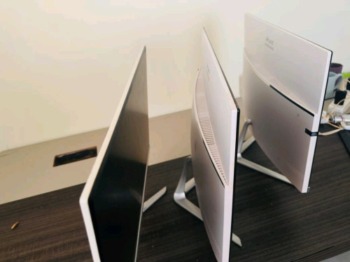 Core i5  7th Gen. 2.70Gzh16 GB ram256 GB SSD 24" LED screen