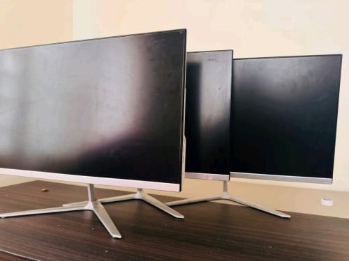 Core i5  7th Gen. 2.70Gzh16 GB ram256 GB SSD 24" LED screen