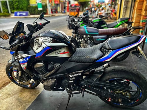 Kawasaki Z800 2013 កំលាំង 800cc ម៉ាសុីន4 មួយទឹកស្លាកលេខ នៅខ្ចីស្អាត
