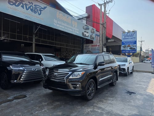 Lexus LX570 2014 Full options Specs Arab ម្ចាស់ដើមទីមួយទិញថ្មីខ្លាញ់ឡានសាណុំ ថ្នាំហ្សុីនមួយជុំ