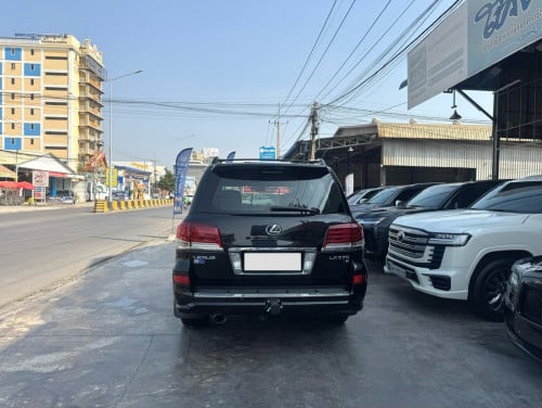 Lexus LX570 2014 Full options Specs Arab ម្ចាស់ដើមទីមួយទិញថ្មីខ្លាញ់ឡានសាណុំ ថ្នាំហ្សុីនមួយជុំ