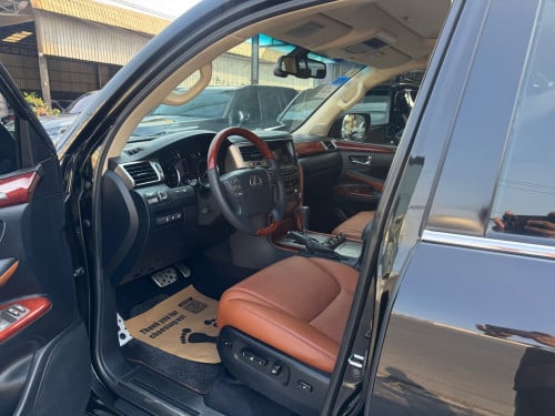 Lexus LX570 2014 Full options Specs Arab ម្ចាស់ដើមទីមួយទិញថ្មីខ្លាញ់ឡានសាណុំ ថ្នាំហ្សុីនមួយជុំ