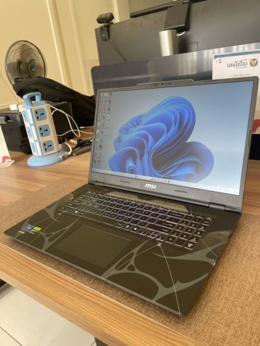 Msi Cyborg 17” VGA 5060 8g 2026