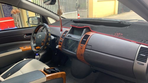 Prius 2004full ឡានកាលី ឡានស្អាតលាងទឹកជិះ  យ៉ាន់សំបកនៅថ្មី  ABSដូថ្មី  ហេីយ 8*** រំលោះបាន 093 850565