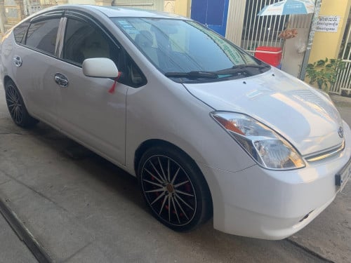 Prius 2004full ឡានកាលី ឡានស្អាតលាងទឹកជិះ  យ៉ាន់សំបកនៅថ្មី  ABSដូថ្មី  ហេីយ 8*** រំលោះបាន 093 850565