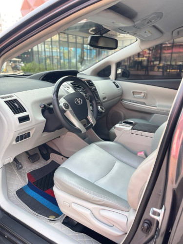 Prius V Option 5 ឡានកាលី ស្អាត ធំទូលាយ