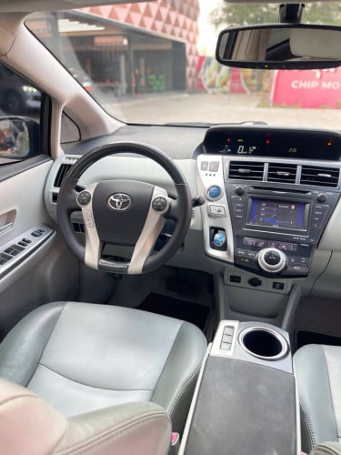 Prius V Option 5 ឡានកាលី ស្អាត ធំទូលាយ