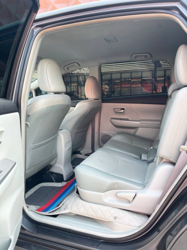 Prius V Option 5 ឡានកាលី ស្អាត ធំទូលាយ