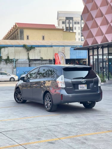 Prius V Option 5 ឡានកាលី ស្អាត ធំទូលាយ