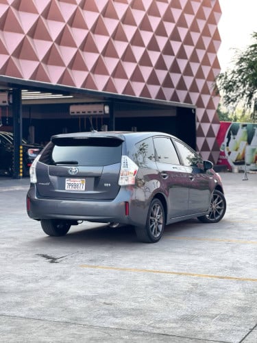 Prius V Option 5 ឡានកាលី ស្អាត ធំទូលាយ
