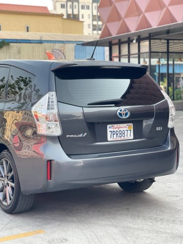 Prius V Option 5 ឡានកាលី ស្អាត ធំទូលាយ