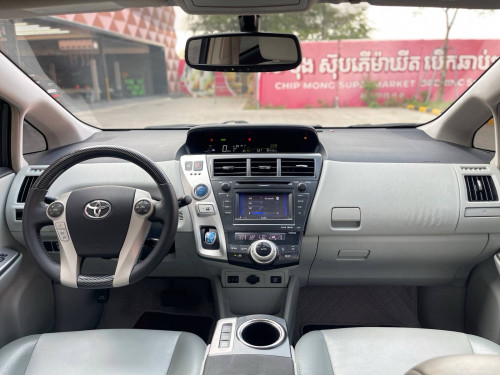 Prius V Option 5 ឡានកាលី ស្អាត ធំទូលាយ