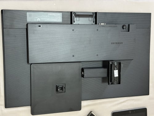 SAMSUNG S3  27“ Essential Monitor nearly all new