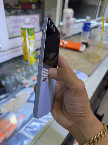 Samsung zfilp 6 256G ក្រុមហ៊ុន