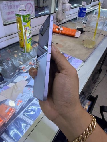 Samsung zfilp 6 256G ក្រុមហ៊ុន