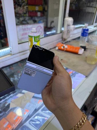 Samsung zfilp 6 256G ក្រុមហ៊ុន