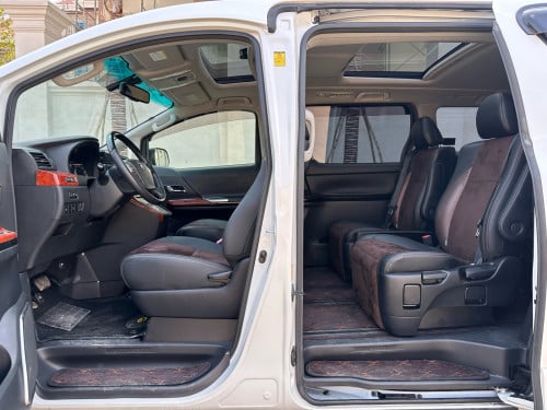 TOYOTA ALPHARD 2014 Full Top Option ពណ៌ស ក្នុងខ្មៅ