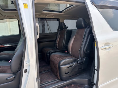 TOYOTA ALPHARD 2014 Full Top Option ពណ៌ស ក្នុងខ្មៅ