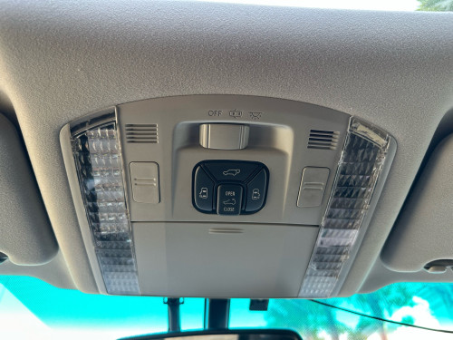 TOYOTA ALPHARD 2014 Full Top Option ពណ៌ស ក្នុងខ្មៅ