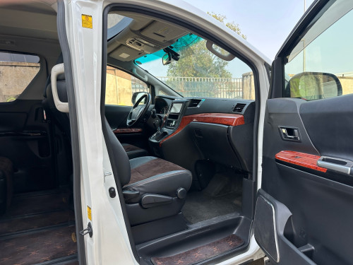 TOYOTA ALPHARD 2014 Full Top Option ពណ៌ស ក្នុងខ្មៅ