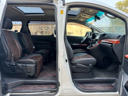 TOYOTA ALPHARD 2014 Full Top Option ពណ៌ស ក្នុងខ្មៅ