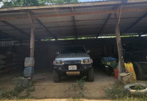 Toyota hilux tiger ឆ្នាំ 1999 ឯក្សារគ្រប់លក់9000$ចចារ