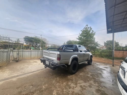 Toyota hilux tiger ឆ្នាំ 1999 ឯក្សារគ្រប់លក់9000$ចចារ