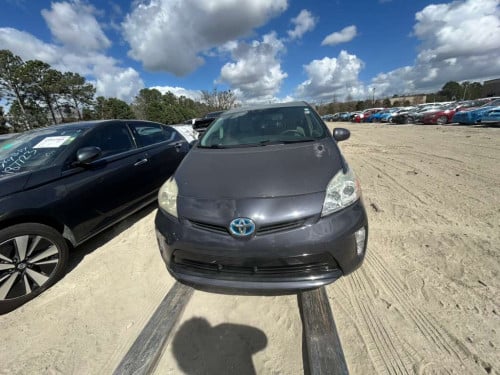 Toyota Prius 2012 អត់ច្រេស​ ឃ្មុំស៊ីន