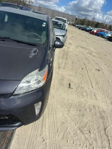 Toyota Prius 2012 អត់ច្រេស​ ឃ្មុំស៊ីន