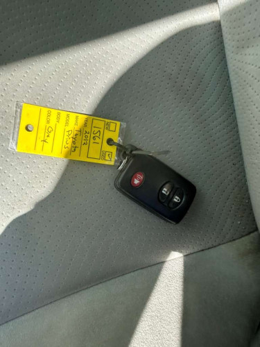Toyota Prius 2012 អត់ច្រេស​ ឃ្មុំស៊ីន