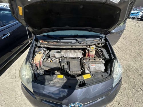 Toyota Prius 2012 អត់ច្រេស​ ឃ្មុំស៊ីន