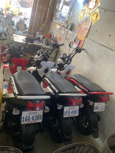 Zoomer-X 2016-2017-2018 ម៉ូតូស្អាតធានាម៉ាសុីនជូន6ខែ