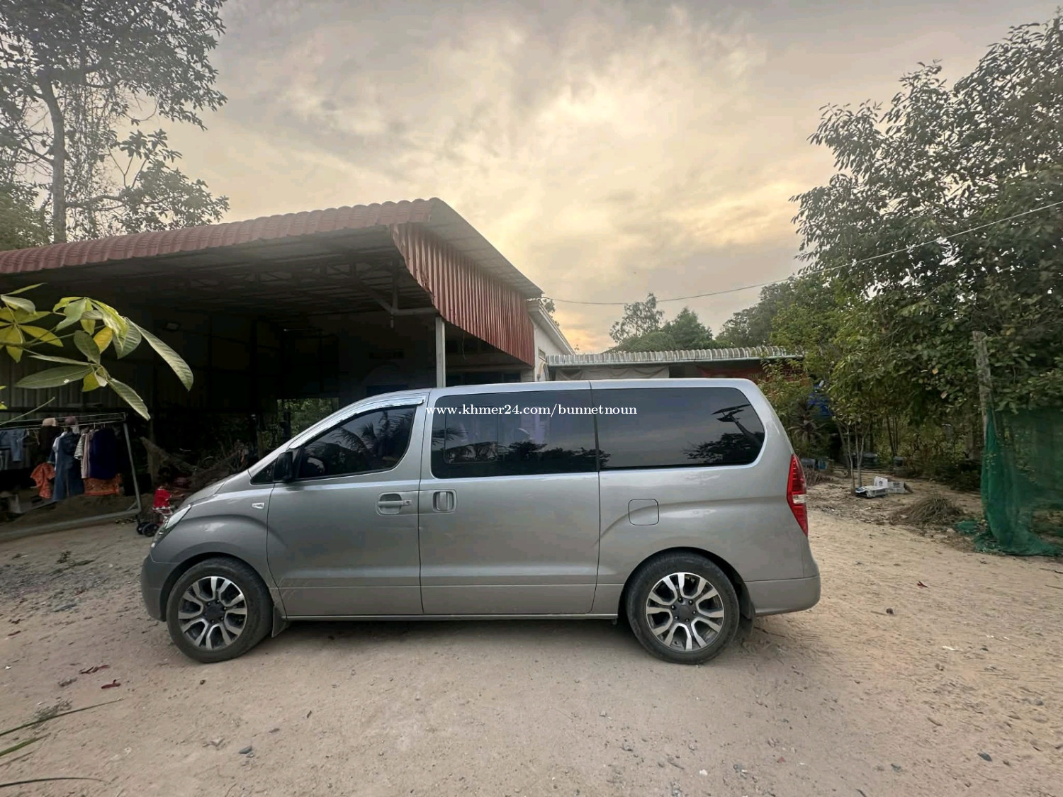 ឡានជួលទាំងតាកុង