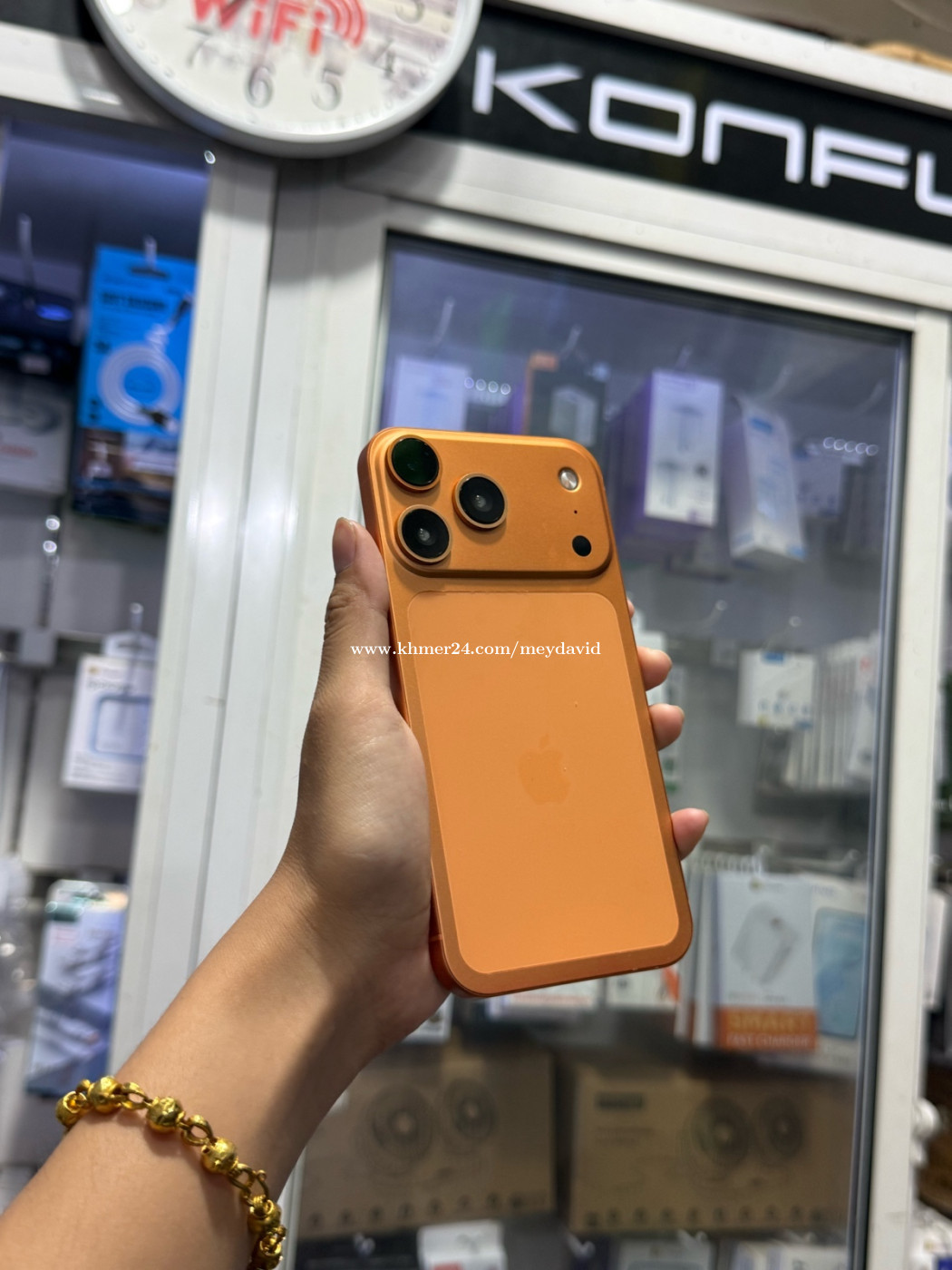 iPhone XR ដំឡើង 17pro ពណ៌ទឹកក្រូច 🍏 64GB Battery 79% 🔋 តួស្អាត 99% សំណុំហ្សីន អត់ជាប់អី (ធានា1ខែ)