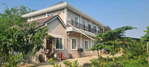 ផ្ទះវីឡា និងខ្លាំងអាជីវកម្មលក់