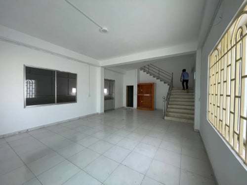ឃ្លាំងសម្រាប់ជួលនៅជិតផ្លូវវេងស្រេង