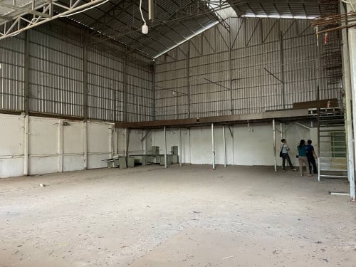 ឃ្លាំង និង ផ្ទះសំរាប់ជួលនៅសែនសុខ
