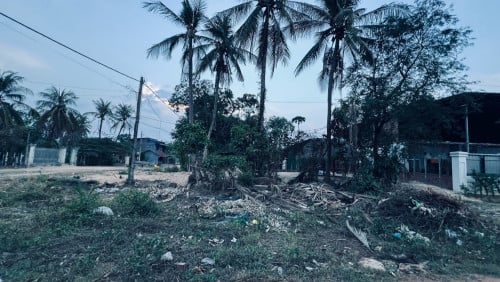 ដីលក់ ម្ចាស់ផ្ទាល់ ជិតផ្សារដើមក្រឡាញ់ ជាប់ផ្លូវកែងបែកជា4