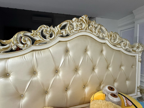 គ្រែព្រះនាងអត់អត់ពូក1.8mx2m នៅស្អាតទាំងអស់