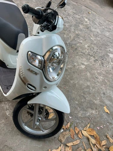 ម៉ូតូលក់1350$