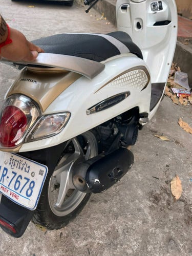 ម៉ូតូលក់1350$